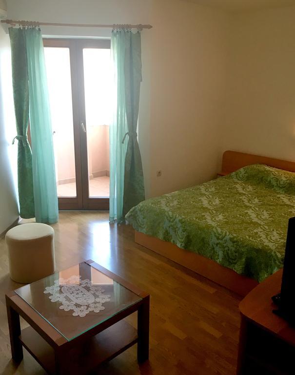 Apartman Frane Krk Town Exteriör bild